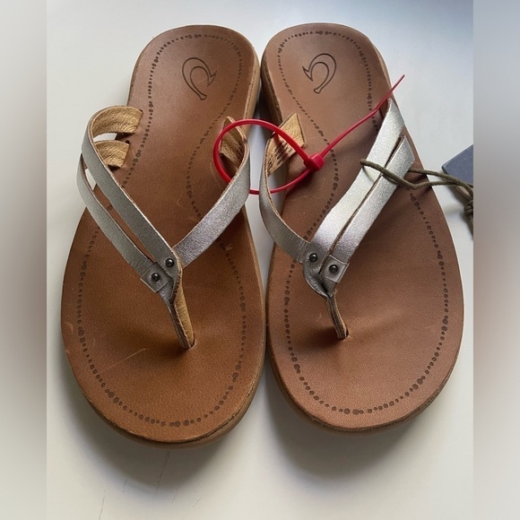 Olukai Women’s Kapehe Luana Sandals Footwear in Silver/Sahara Sz 5 NWT - Picture 2 of 4